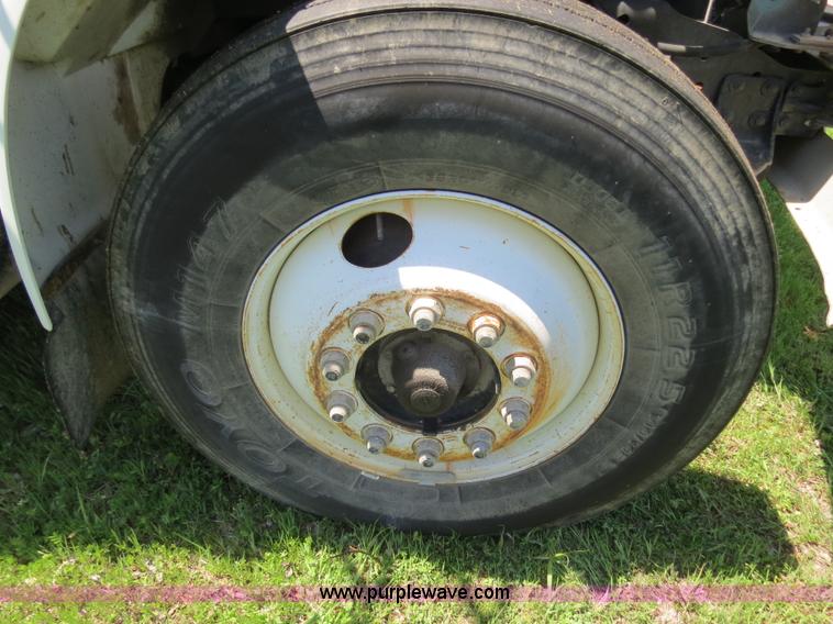 image for item B4750 1998 International 4700 flatbed truck