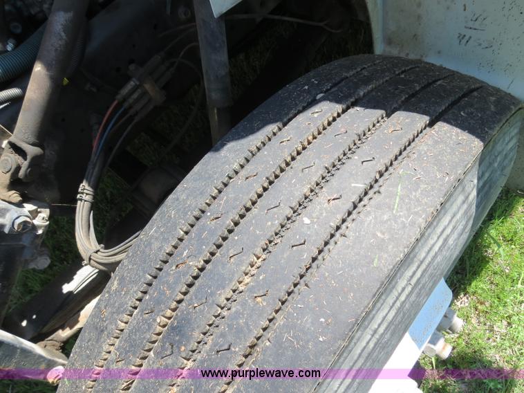 image for item B4750 1998 International 4700 flatbed truck