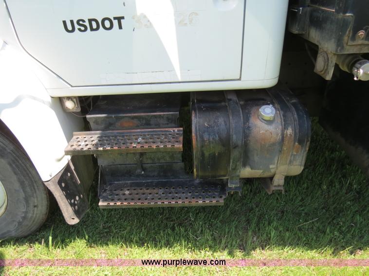 image for item B4750 1998 International 4700 flatbed truck