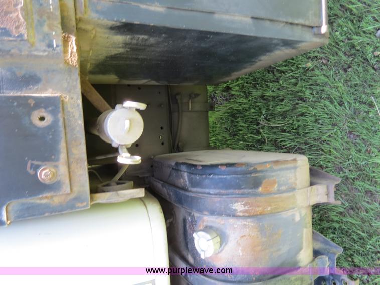 image for item B4750 1998 International 4700 flatbed truck