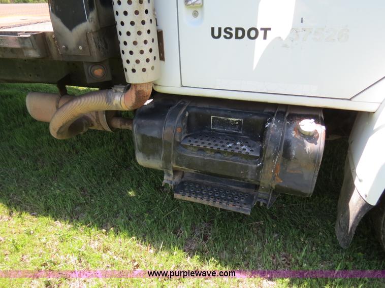 image for item B4750 1998 International 4700 flatbed truck