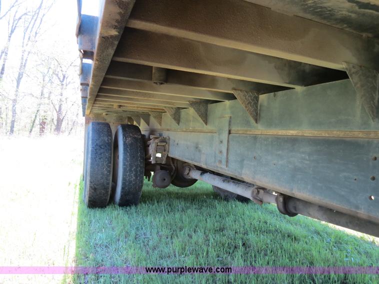 image for item B4750 1998 International 4700 flatbed truck