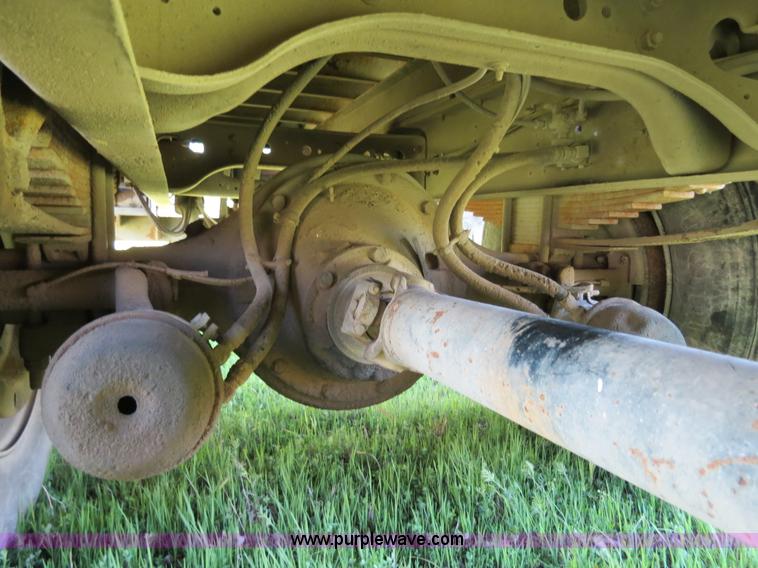 image for item B4750 1998 International 4700 flatbed truck