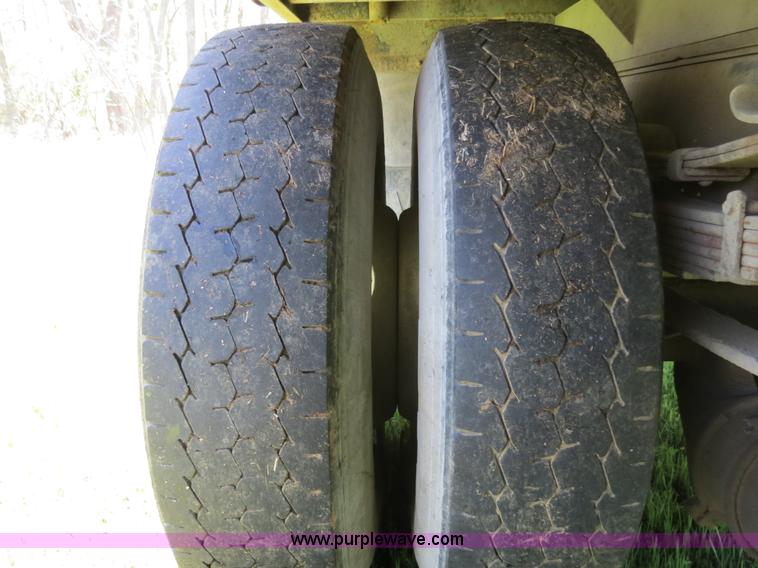 image for item B4750 1998 International 4700 flatbed truck