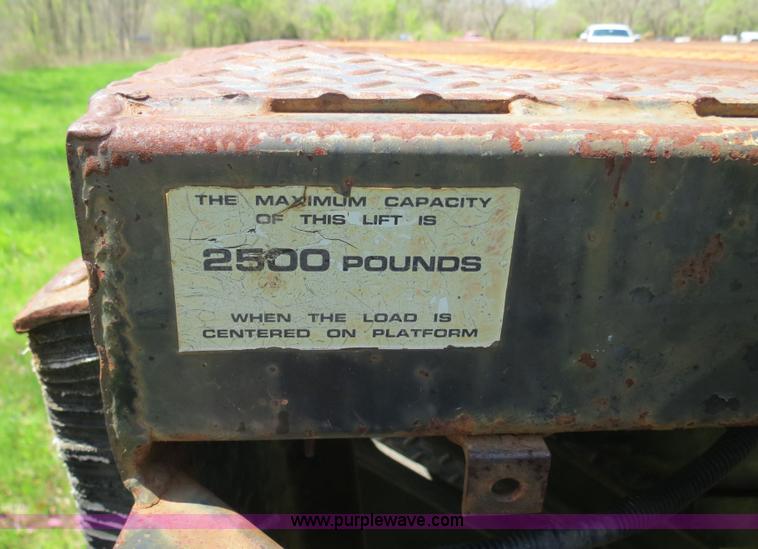 image for item B4750 1998 International 4700 flatbed truck