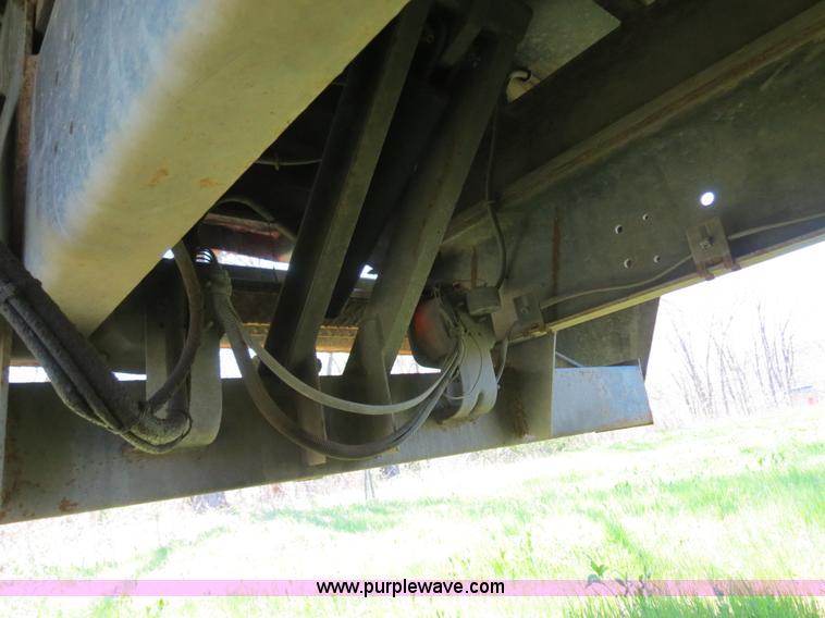 image for item B4750 1998 International 4700 flatbed truck