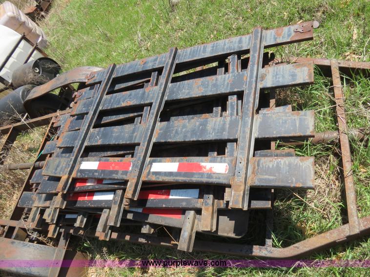 image for item B4750 1998 International 4700 flatbed truck