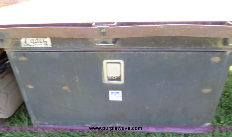 image for item B4750 1998 International 4700 flatbed truck