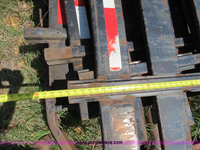 image for item B4750 1998 International 4700 flatbed truck