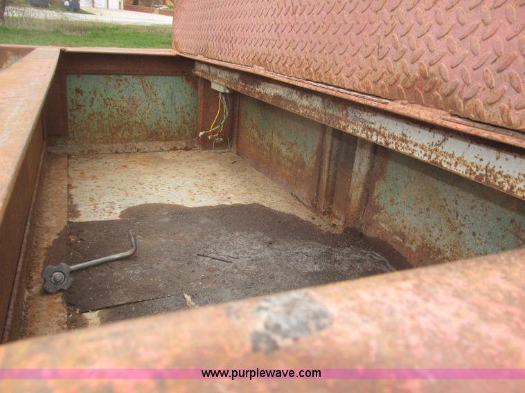 image for item B5472 1968 20' Wells Cargo gooseneck van box trailer