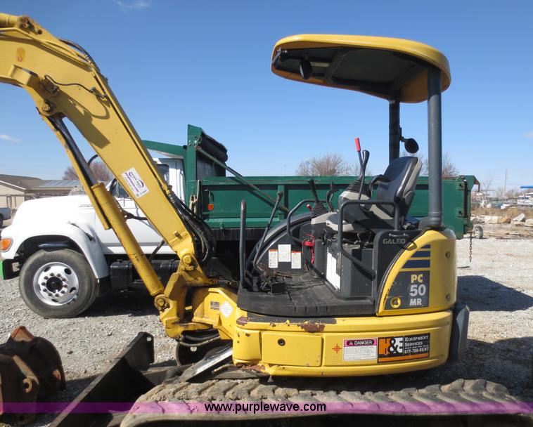 image for item D5805 2004 Komatsu PC50MR-2 mini excavator