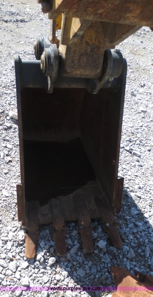 image for item D5805 2004 Komatsu PC50MR-2 mini excavator