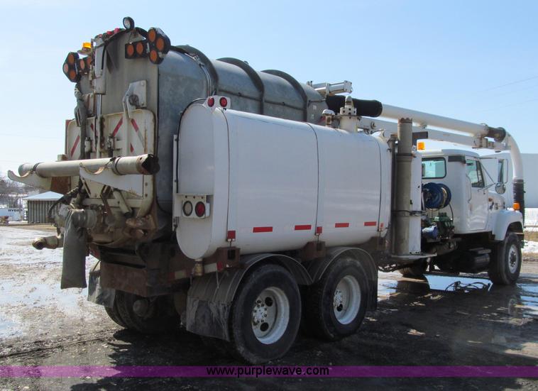 image for item D7251 1997 International 2554 rodder/hydro excavation truck