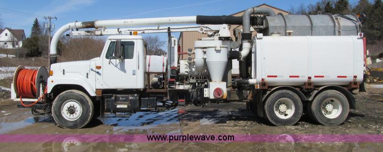 image for item D7251 1997 International 2554 rodder/hydro excavation truck