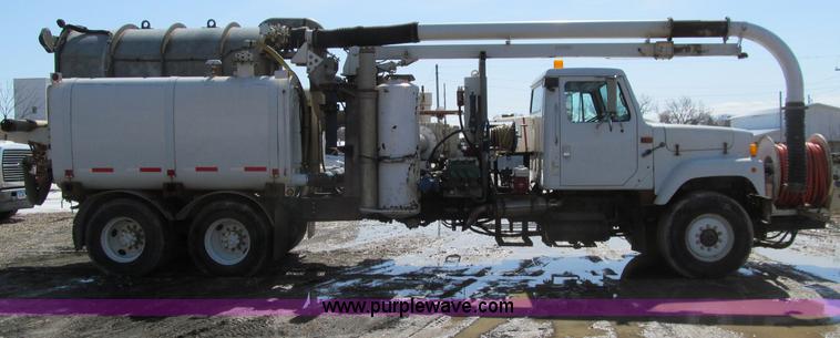 image for item D7251 1997 International 2554 rodder/hydro excavation truck