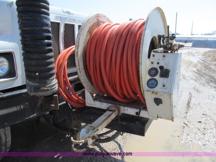 image for item D7251 1997 International 2554 rodder/hydro excavation truck