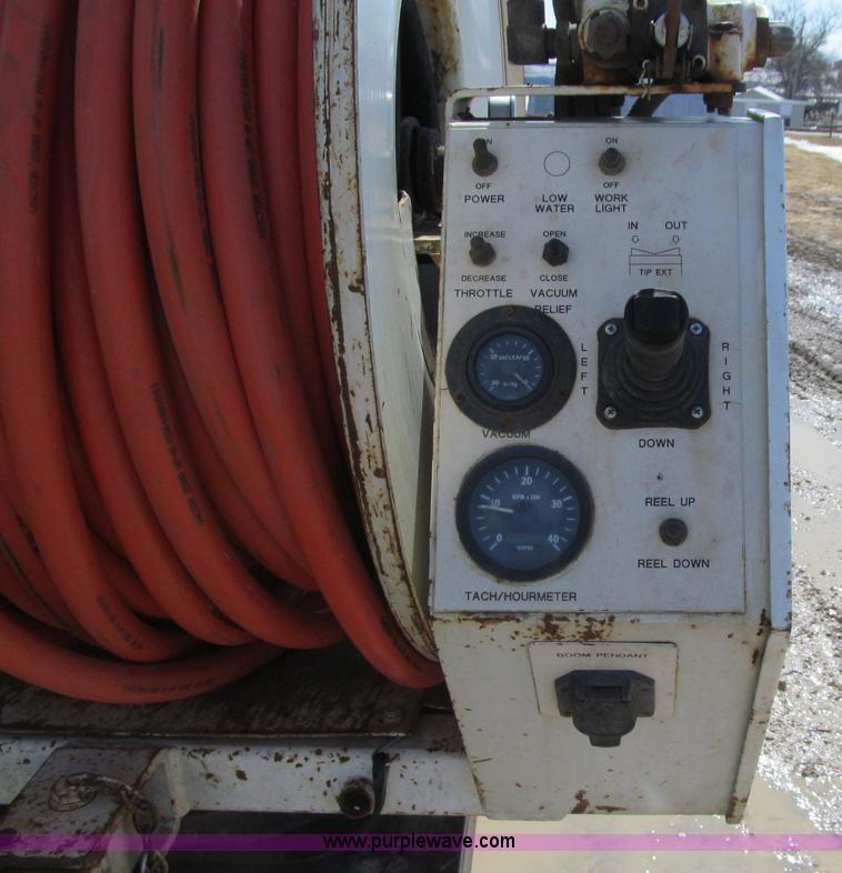 image for item D7251 1997 International 2554 rodder/hydro excavation truck