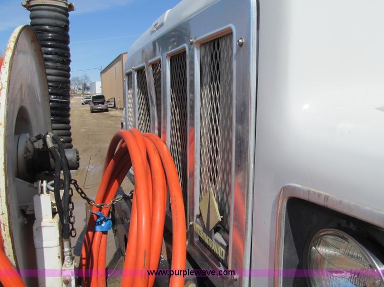 image for item D7251 1997 International 2554 rodder/hydro excavation truck