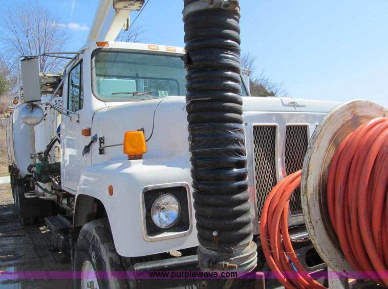 image for item D7251 1997 International 2554 rodder/hydro excavation truck