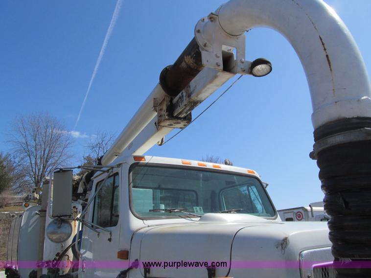 image for item D7251 1997 International 2554 rodder/hydro excavation truck