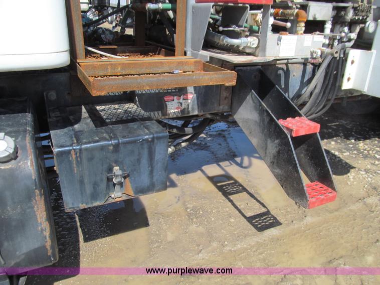 image for item D7251 1997 International 2554 rodder/hydro excavation truck