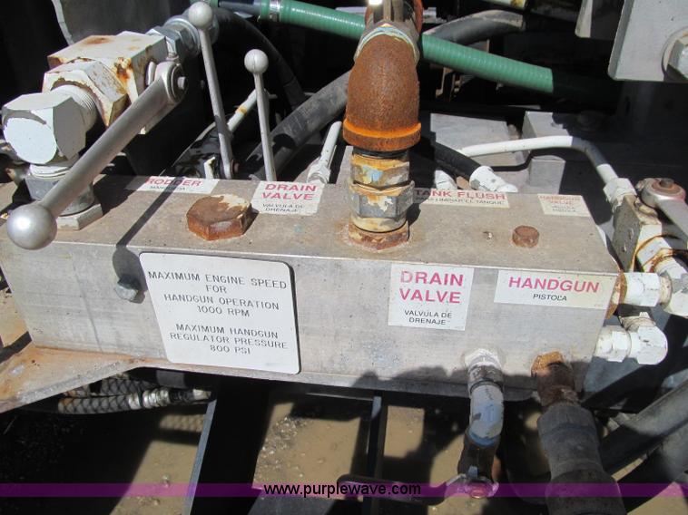 image for item D7251 1997 International 2554 rodder/hydro excavation truck