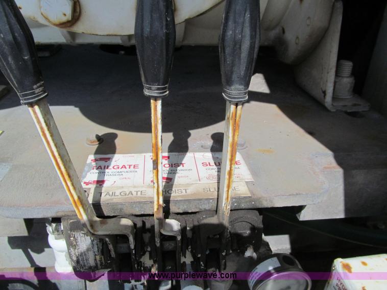 image for item D7251 1997 International 2554 rodder/hydro excavation truck