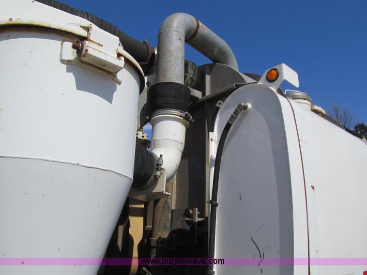 image for item D7251 1997 International 2554 rodder/hydro excavation truck