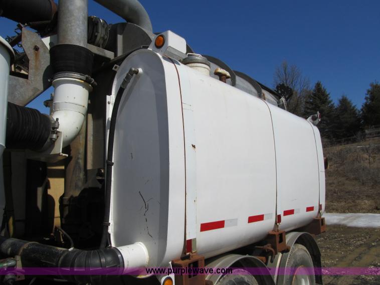 image for item D7251 1997 International 2554 rodder/hydro excavation truck