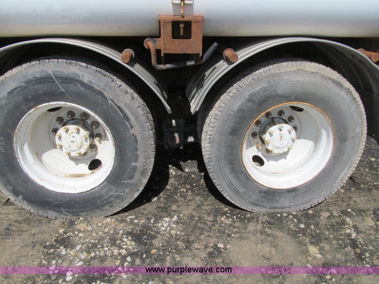 image for item D7251 1997 International 2554 rodder/hydro excavation truck