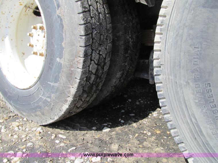 image for item D7251 1997 International 2554 rodder/hydro excavation truck