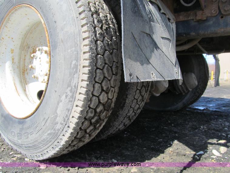 image for item D7251 1997 International 2554 rodder/hydro excavation truck