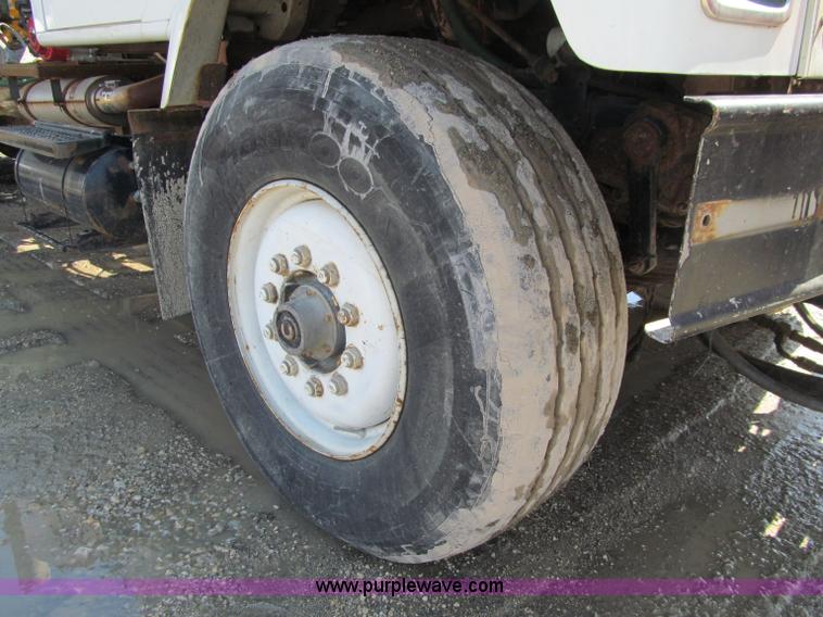 image for item D7251 1997 International 2554 rodder/hydro excavation truck