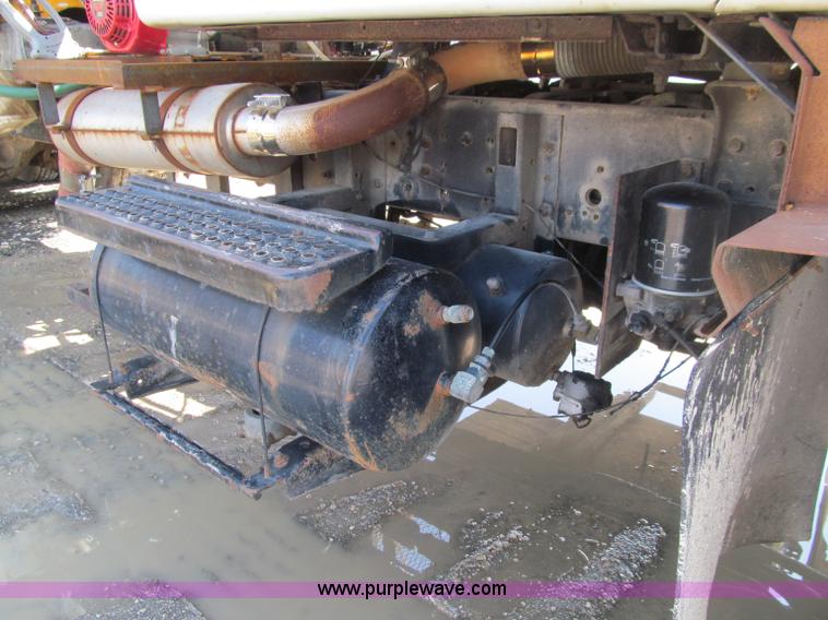 image for item D7251 1997 International 2554 rodder/hydro excavation truck