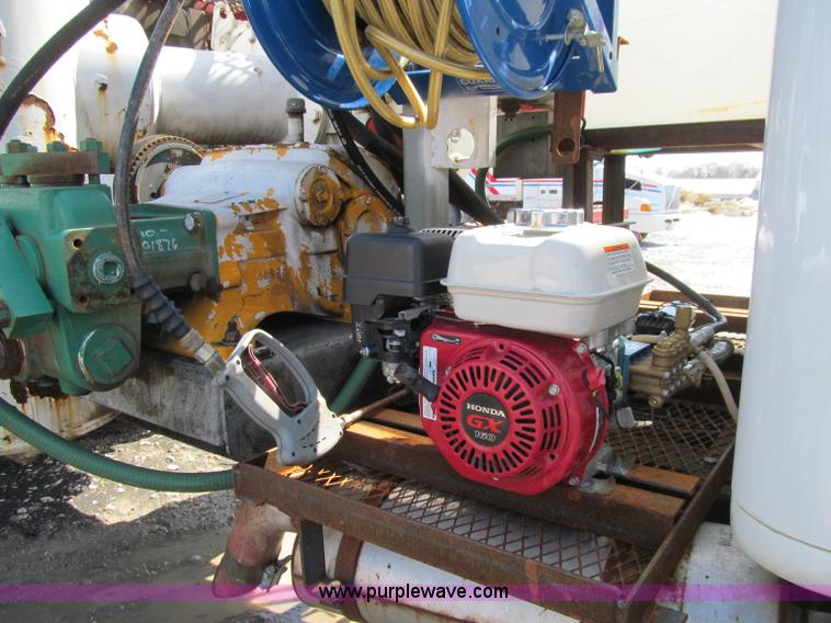 image for item D7251 1997 International 2554 rodder/hydro excavation truck