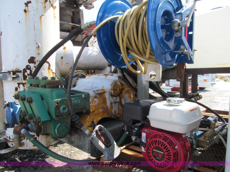 image for item D7251 1997 International 2554 rodder/hydro excavation truck