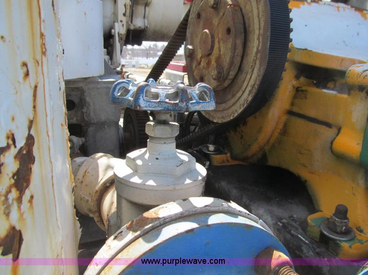 image for item D7251 1997 International 2554 rodder/hydro excavation truck