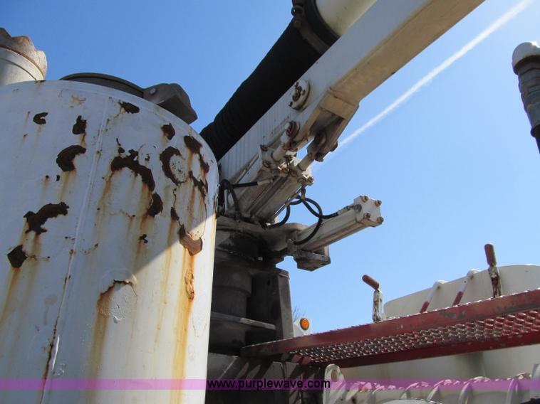 image for item D7251 1997 International 2554 rodder/hydro excavation truck