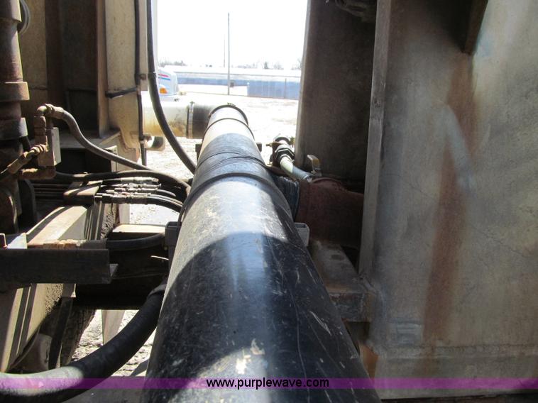 image for item D7251 1997 International 2554 rodder/hydro excavation truck