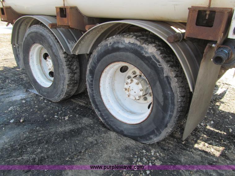 image for item D7251 1997 International 2554 rodder/hydro excavation truck