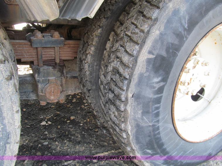 image for item D7251 1997 International 2554 rodder/hydro excavation truck