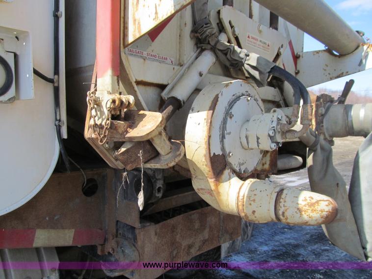 image for item D7251 1997 International 2554 rodder/hydro excavation truck