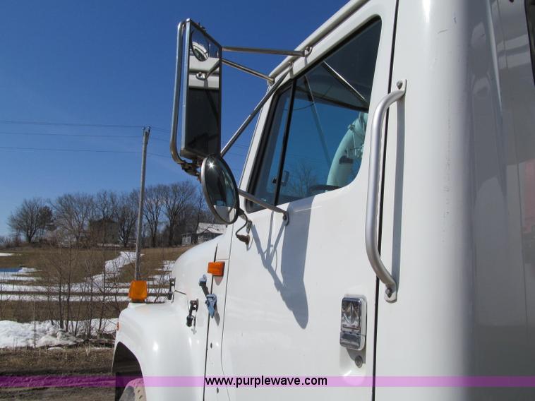 image for item D7251 1997 International 2554 rodder/hydro excavation truck