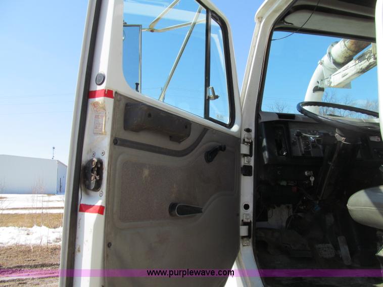 image for item D7251 1997 International 2554 rodder/hydro excavation truck