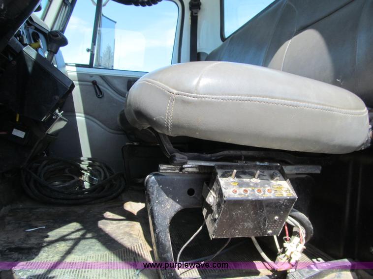 image for item D7251 1997 International 2554 rodder/hydro excavation truck