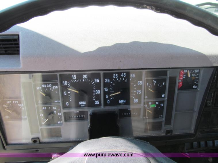 image for item D7251 1997 International 2554 rodder/hydro excavation truck