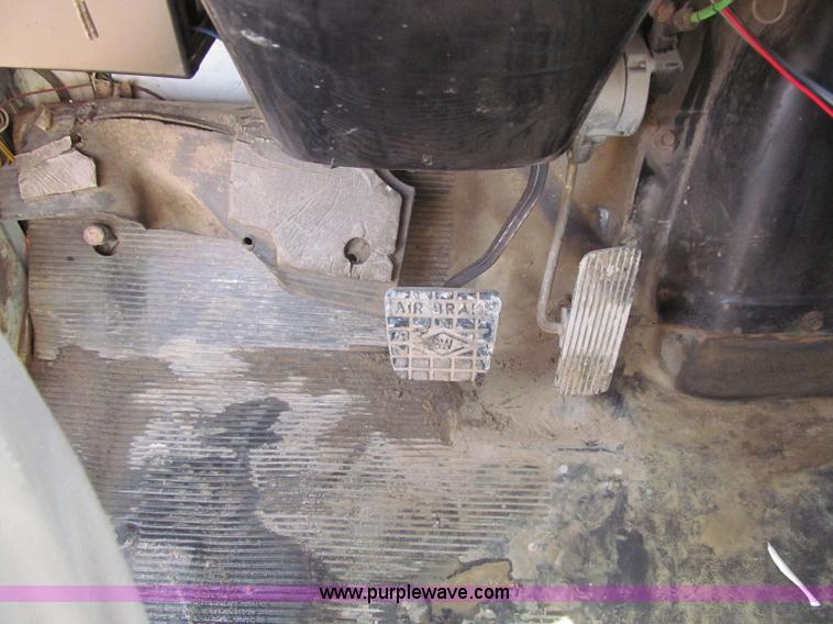 image for item D7251 1997 International 2554 rodder/hydro excavation truck