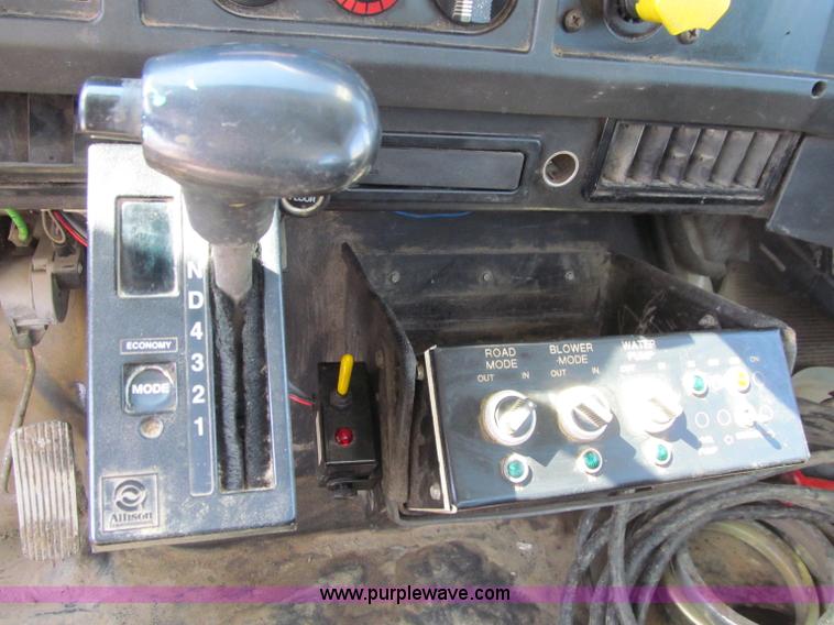 image for item D7251 1997 International 2554 rodder/hydro excavation truck