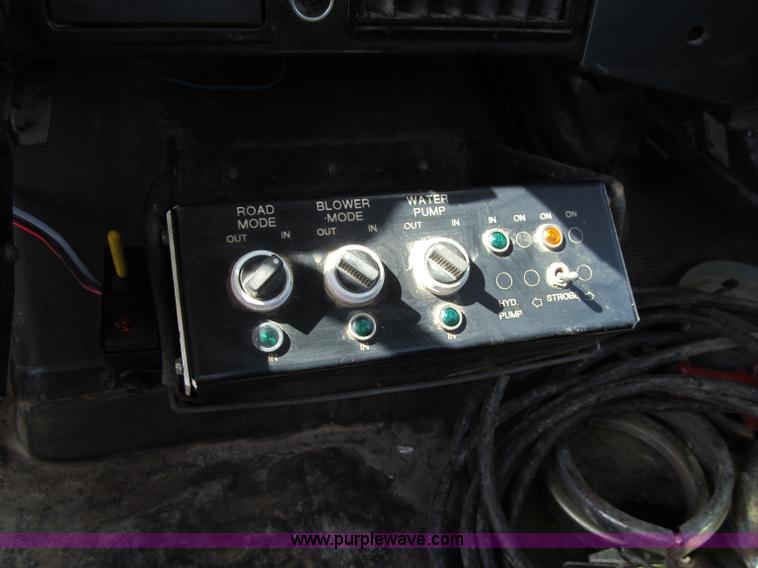 image for item D7251 1997 International 2554 rodder/hydro excavation truck