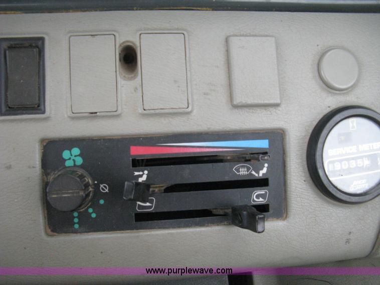 image for item E3376 1997 Komatsu PC200LC-6LC excavator